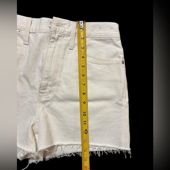 Madewell White High-Waisted the mom Jean Shorts with Frayed Hem size 28 - Picture 7 of 10